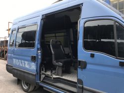Iveco Daily rimozione adesivi e insegne polizia