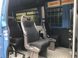Iveco Daily rimozione adesivi e insegne polizia