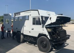 Iveco 40.10 VM 4x4 controllo e consegna finale ambulanza civile. Vista frontale. Prossimo allestimento come ambulanza civile per soccorso in cantiere TAV